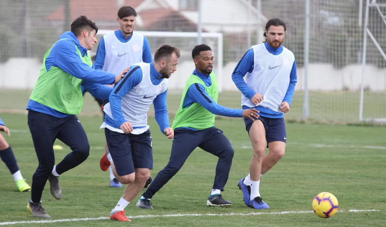 Galatasaray mesaisi devam ediyor