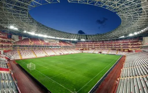 Süper Lig takımlarının Antalya’da oynayabileceği statlar!