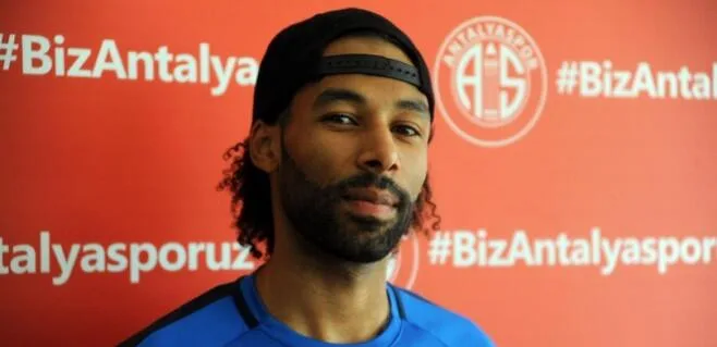 Beşiktaş’tan Nazım Sangare için takas önerisi