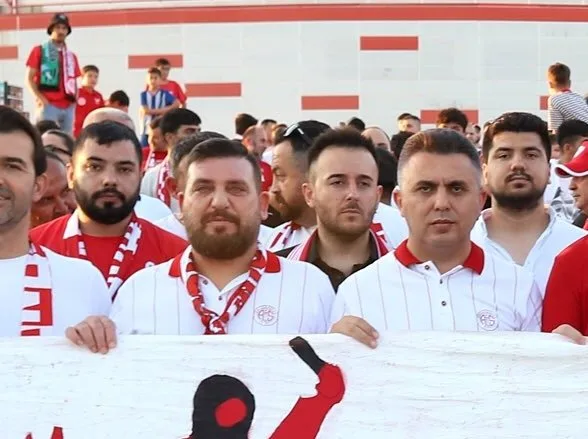 "Çökmüşler koca camiaya"