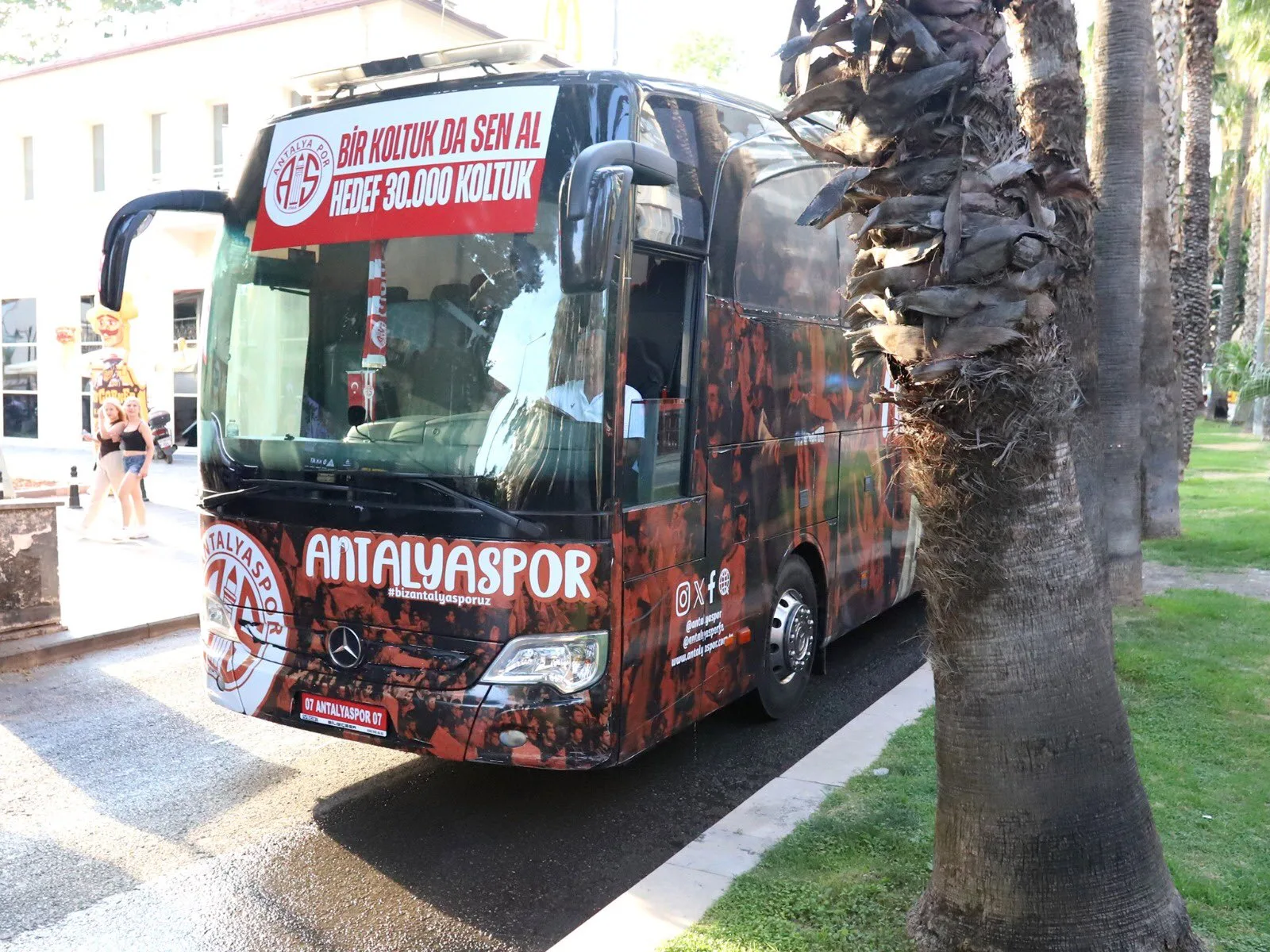 Taraftardan otobüs isyanı