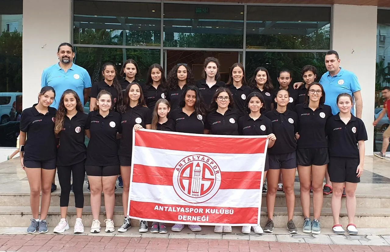 Antalyaspor 2’de 2 yaparak başladı