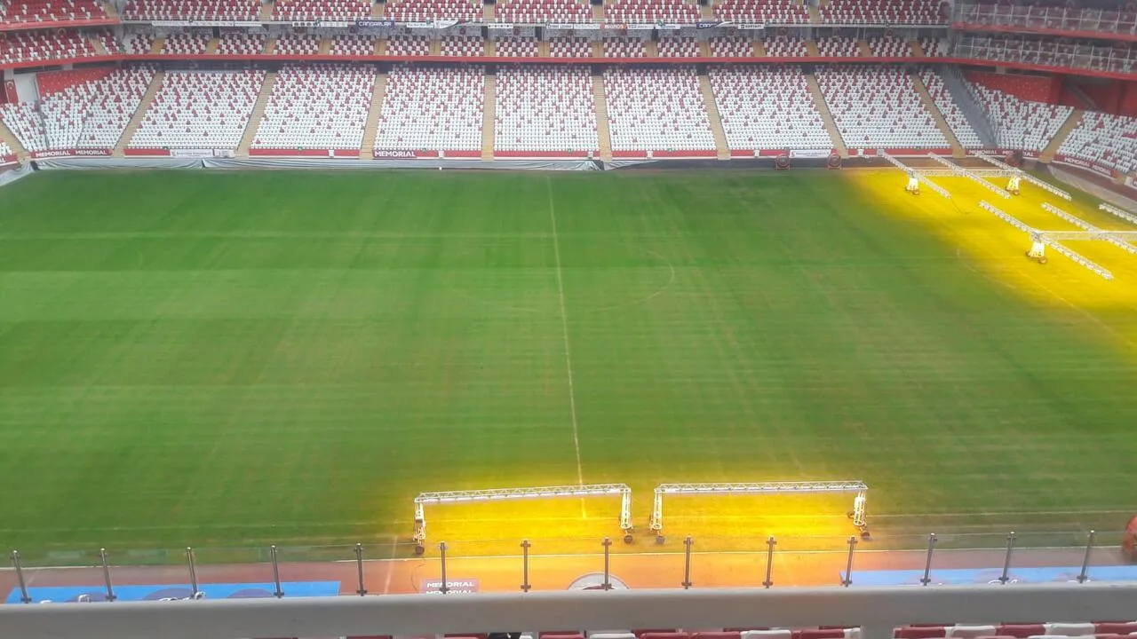 Antalya Stadyumu’nun zemini Göztepe maçına hazır