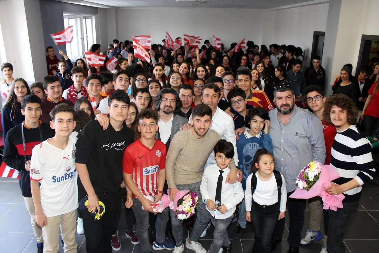 Doğukan ve Osman’dan öğrencilere tavsiye: Hayal ettiklerinizden asla vazgeçmeyin