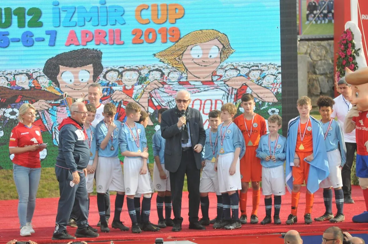 M.City şampiyon oldu, Genç Akrepler gözdoldurdu