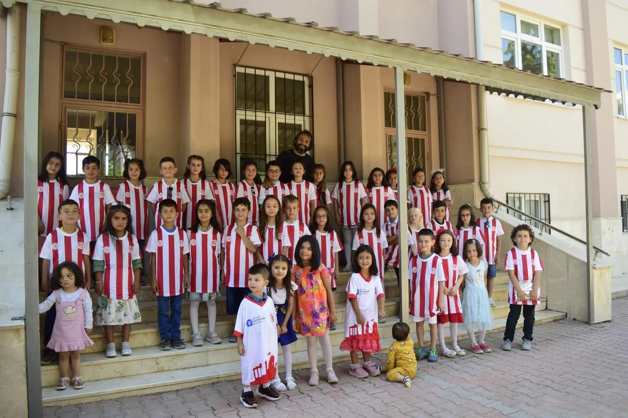 Antalyaspor’dan öğrencilere forma sürprizi