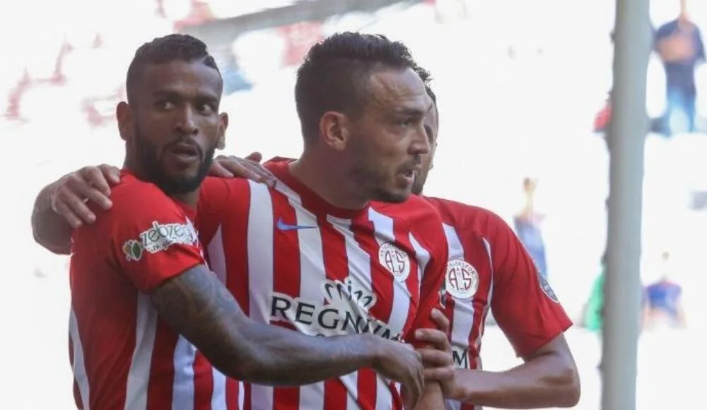 Mevlüt Erdinç Doukara’yı geçti
