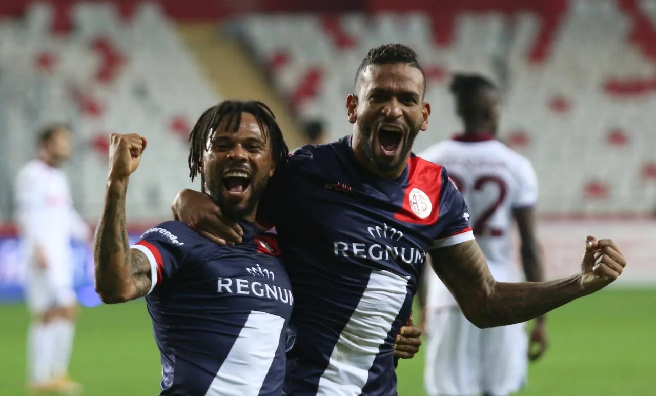 Antalyaspor’da ilk ayrılık