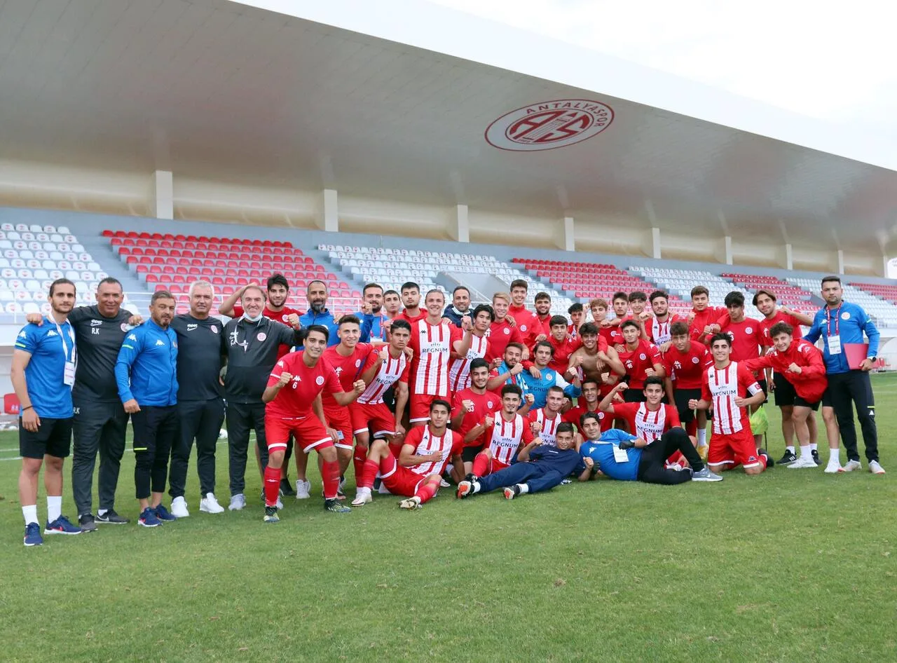 Akrep’in gençleri play-off şansını sürdürüyor