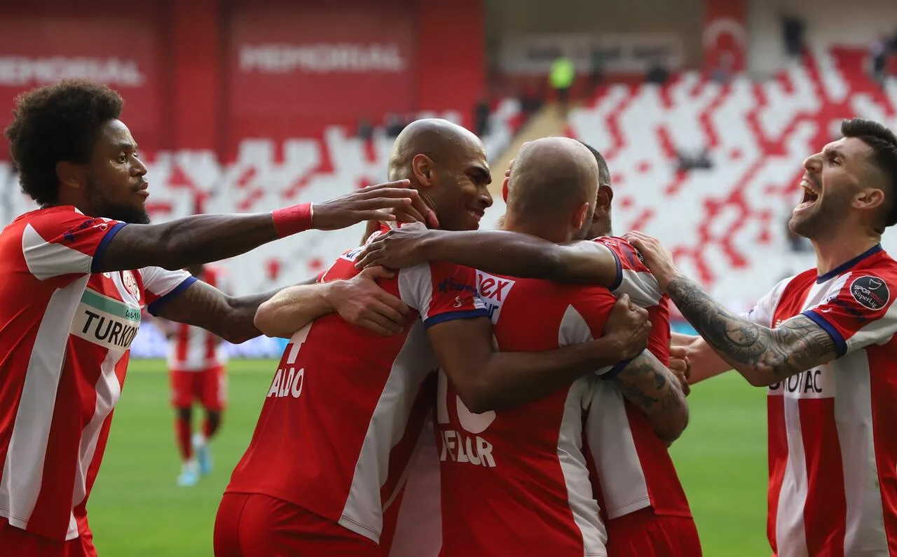 FTA Antalyaspor 3 – 0 Fatih Karagümrük