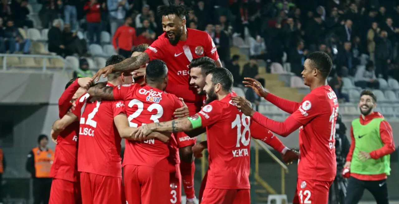 Antalyaspor deplasmanda gülüyor