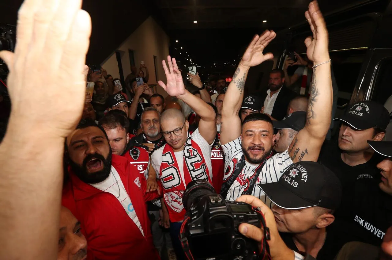 Alex’in maaşı belli oldu