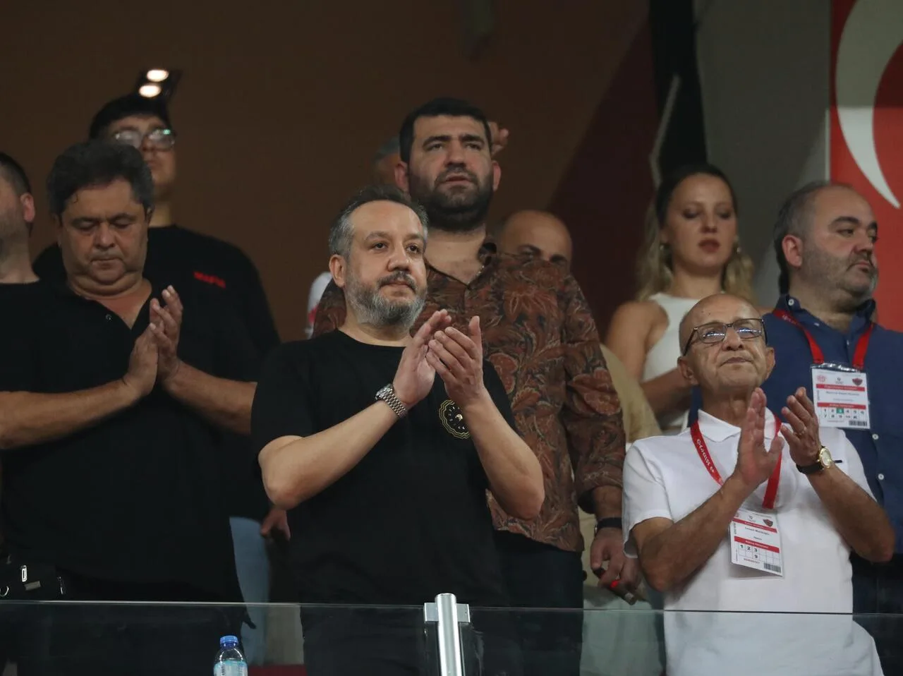 Yayıncı kuruluş açıkladı: Koruma hakemi ittirdi!