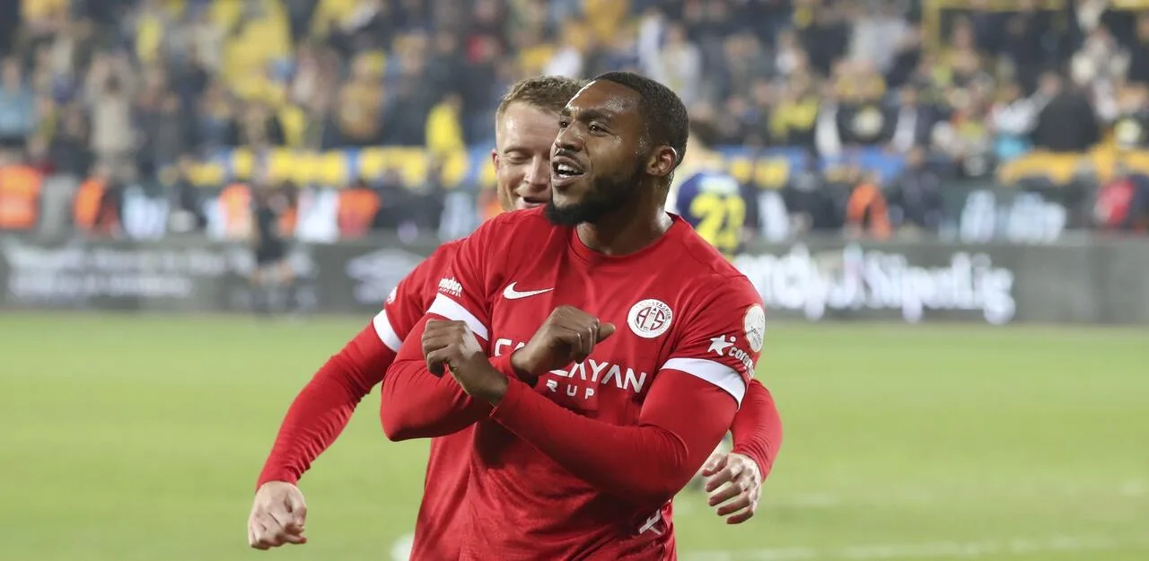 Assombalonga kilidi kırdı