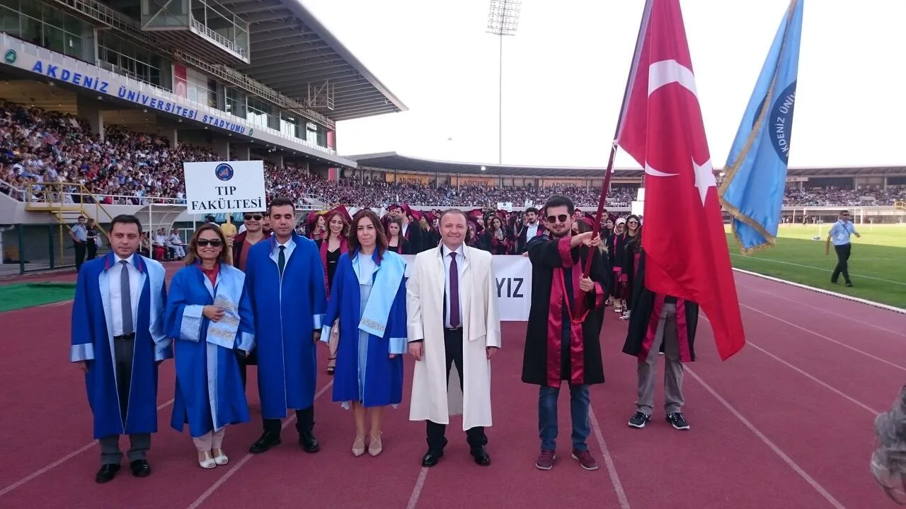 AÜ öğrencileri mezuniyet töreni istiyor