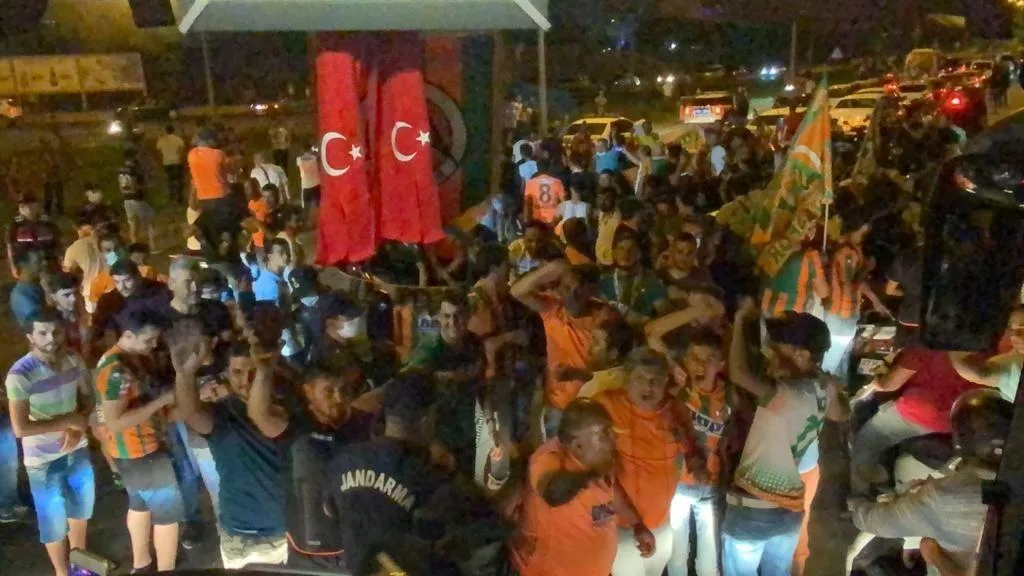Alanyaspor küfürlü paylaşımı kaldırdı