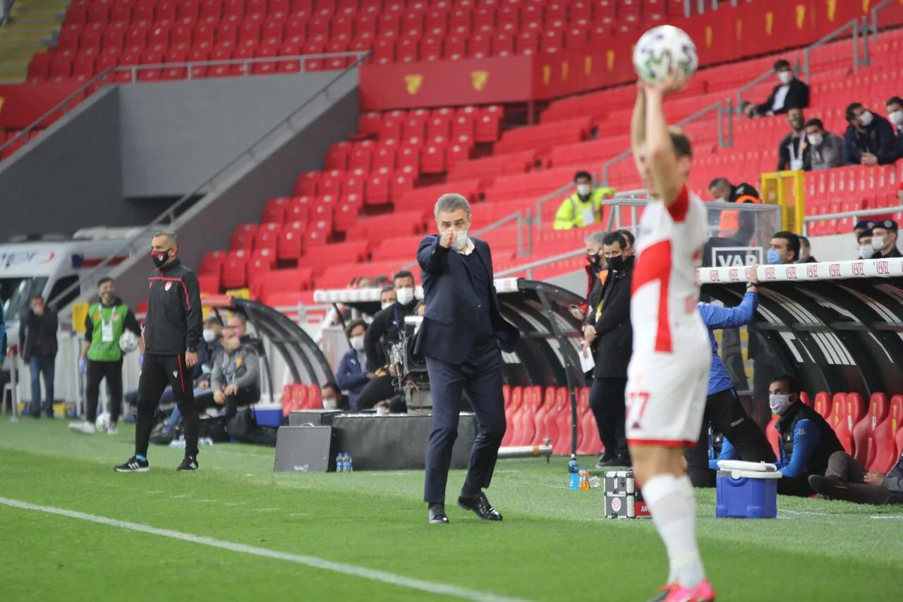 Ersun Yanal açıkladı! Transfer…