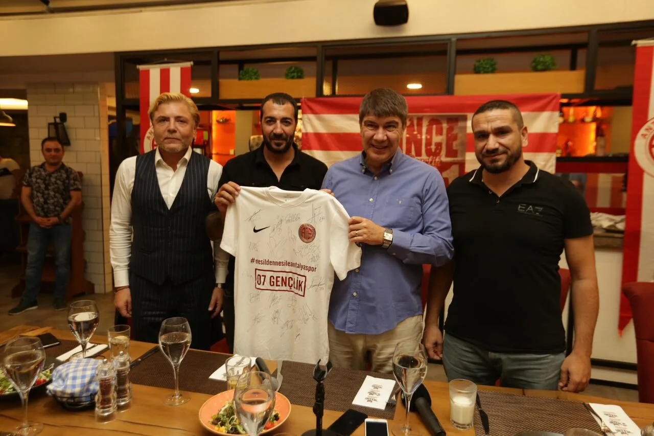 Antalyaspor taraftarlarından birlik gecesi