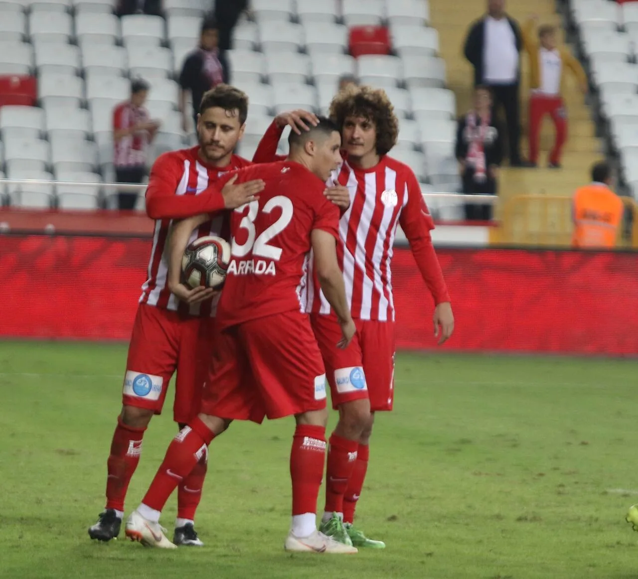 Erzurumspor ile Antalyaspor, Süper Lig tarihinde ilk kez karşı karşıya gelecek