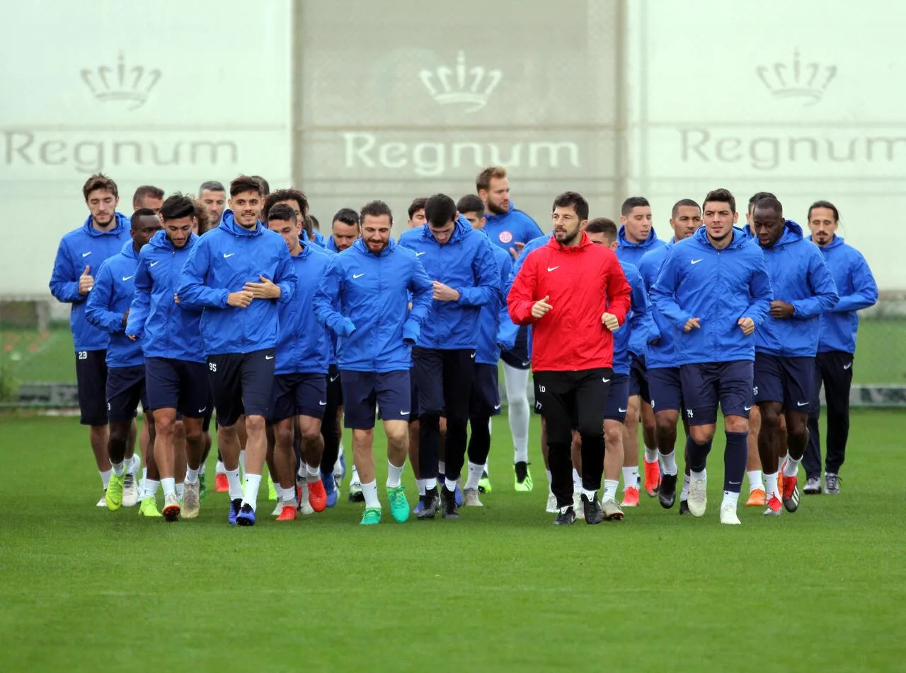 Antalyaspor 3 eksikle çalıştı