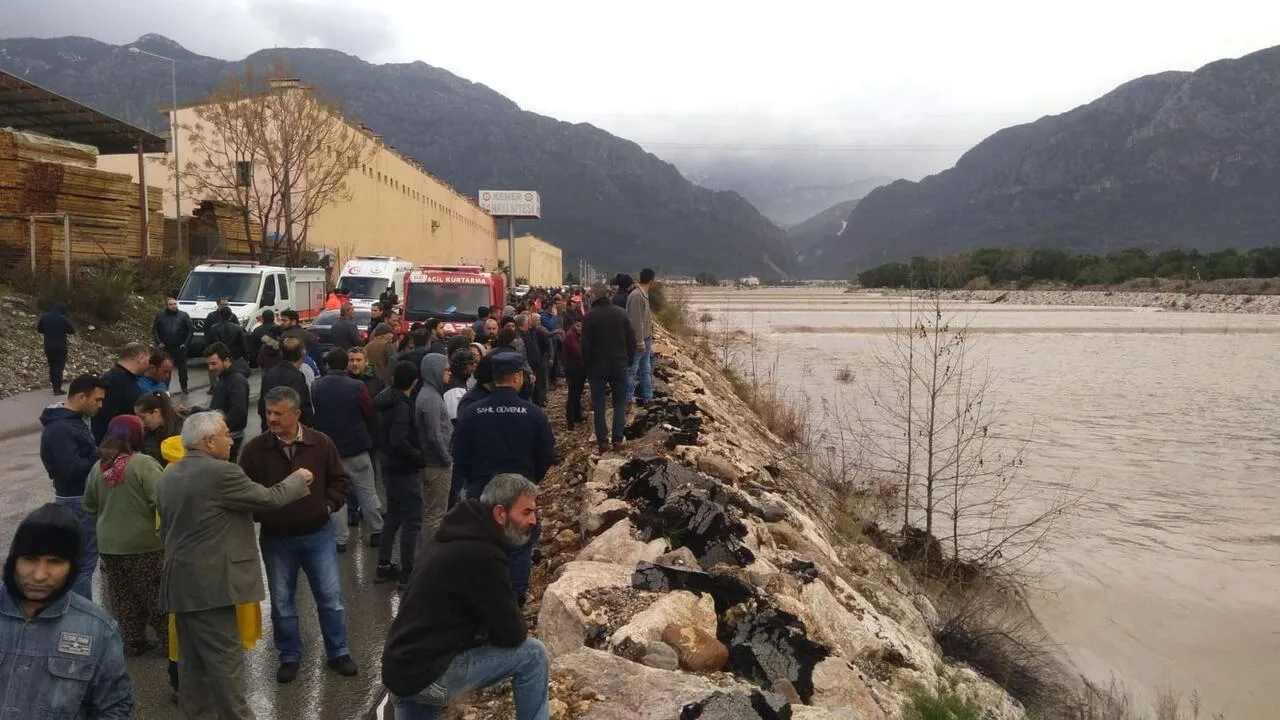 Antalya’daki hortum felaketinde ölenlerin sayısı 2’ye yükseldi