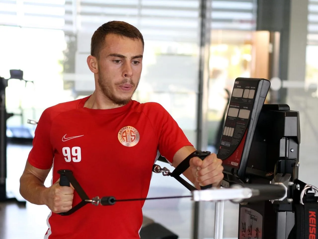 Bünyamin Balcı göz dolduruyor