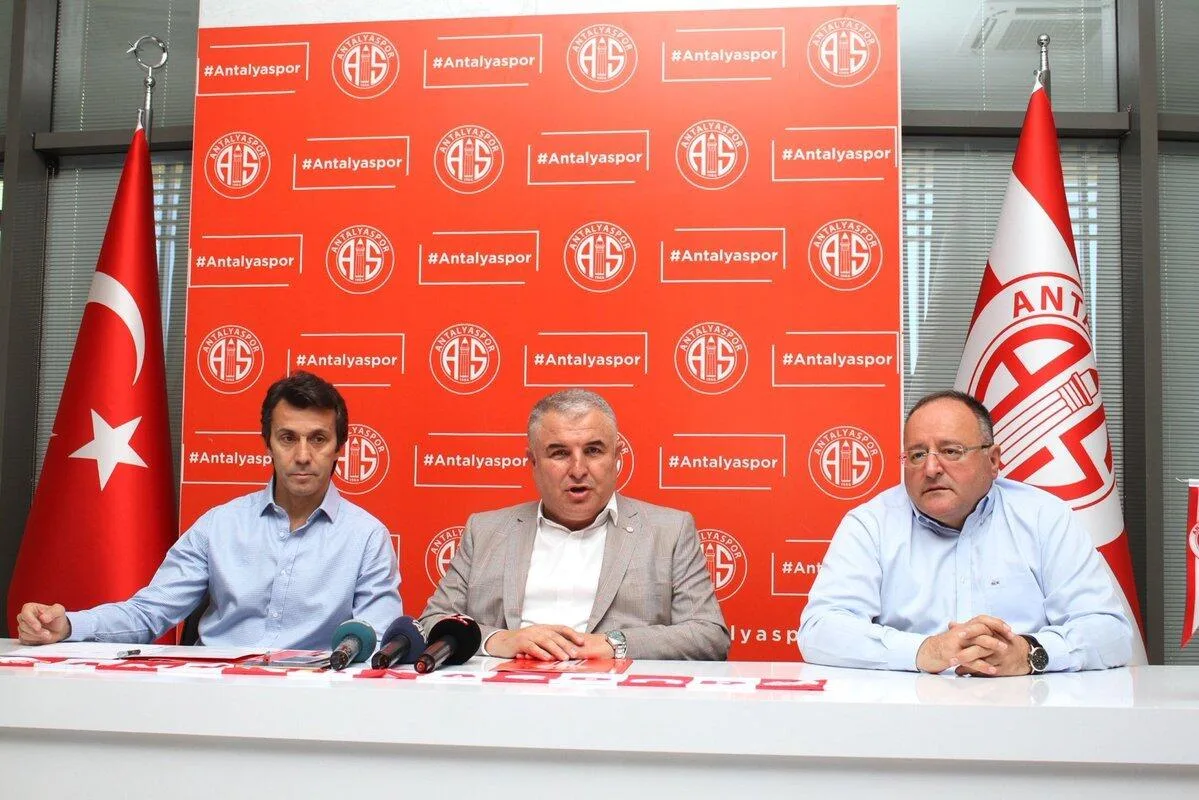 Bülent Korkmaz, Antalyaspor’a imzayı attı.. İlk sözleri transfer