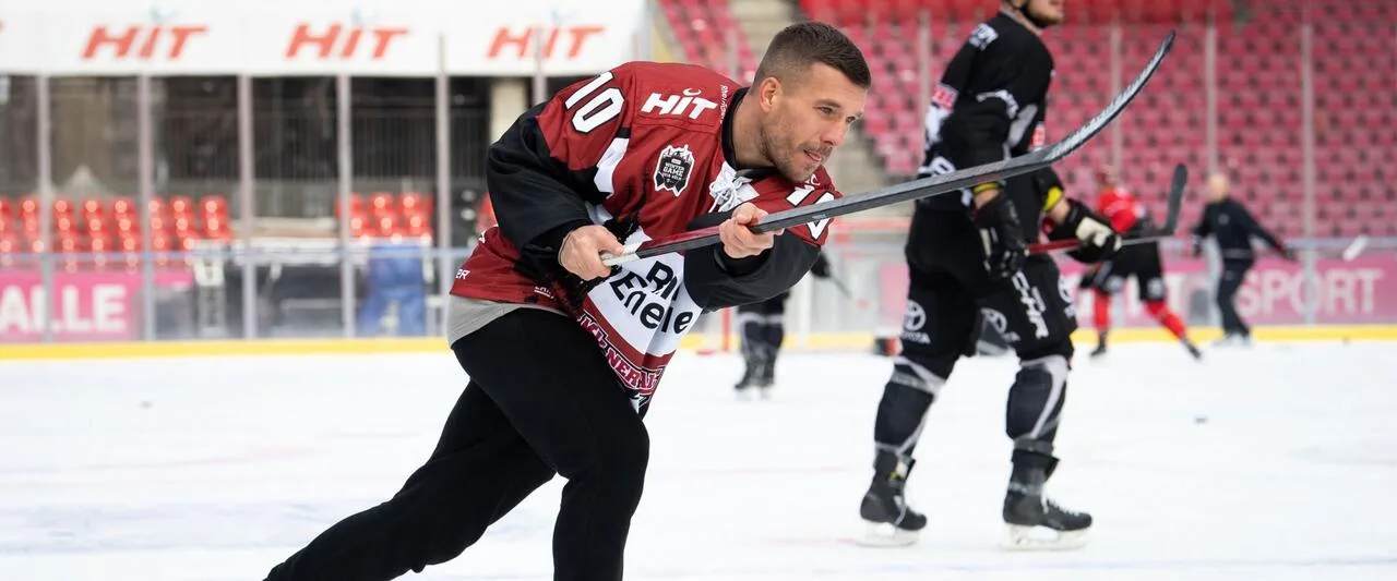 Podolski buz hokeyi oynayacak
