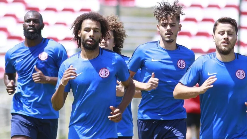 Antalyaspor dayanıklılık antrenmanı yaptı