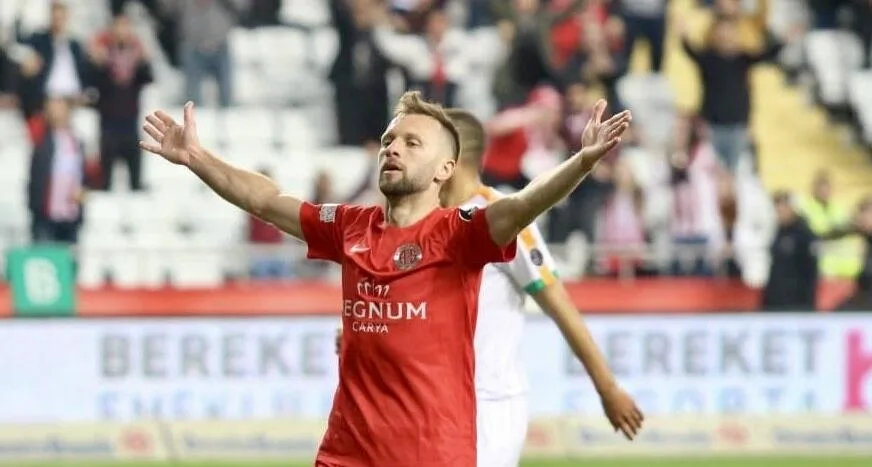 Hakan Özmert: Nazım Sangare Milli Takım’ı hak ediyor