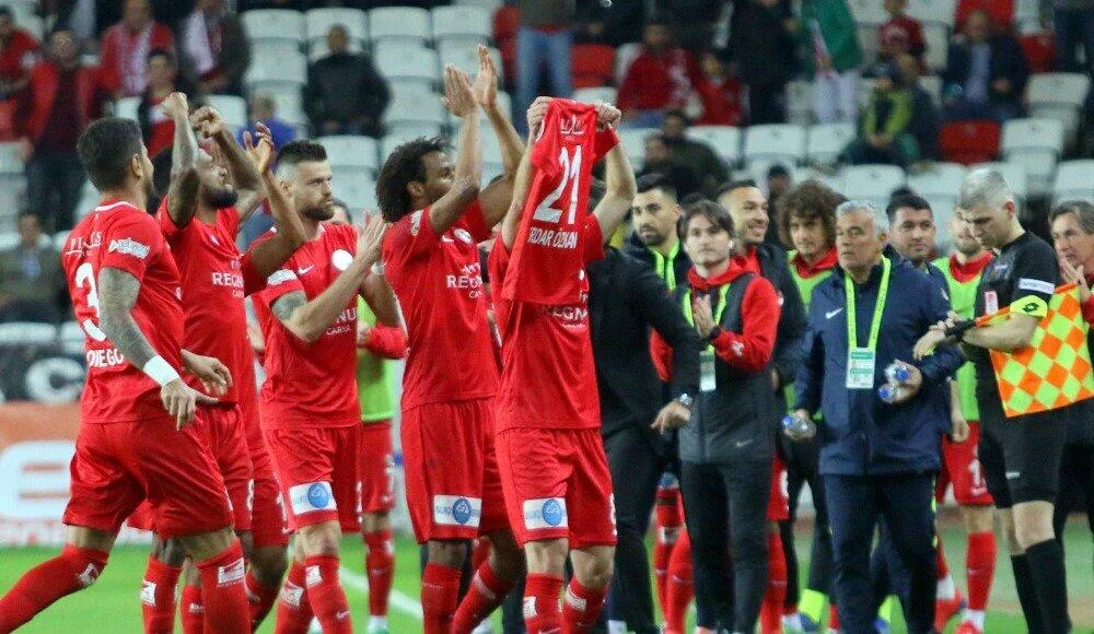 Antalyaspor galibiyeti Serdar Özkan’ın vefat eden annesine hediye etti