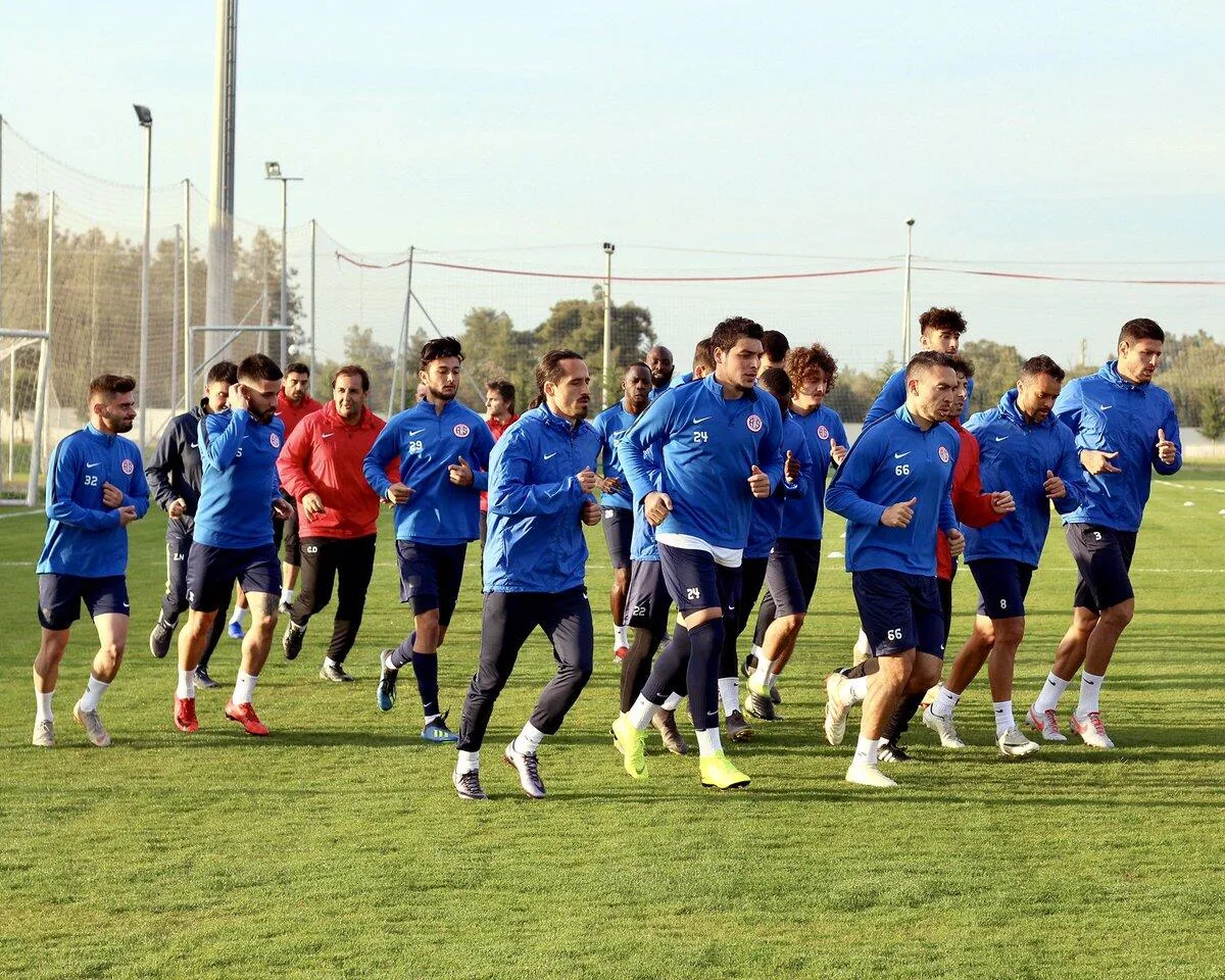 3 futbolcu sınırda