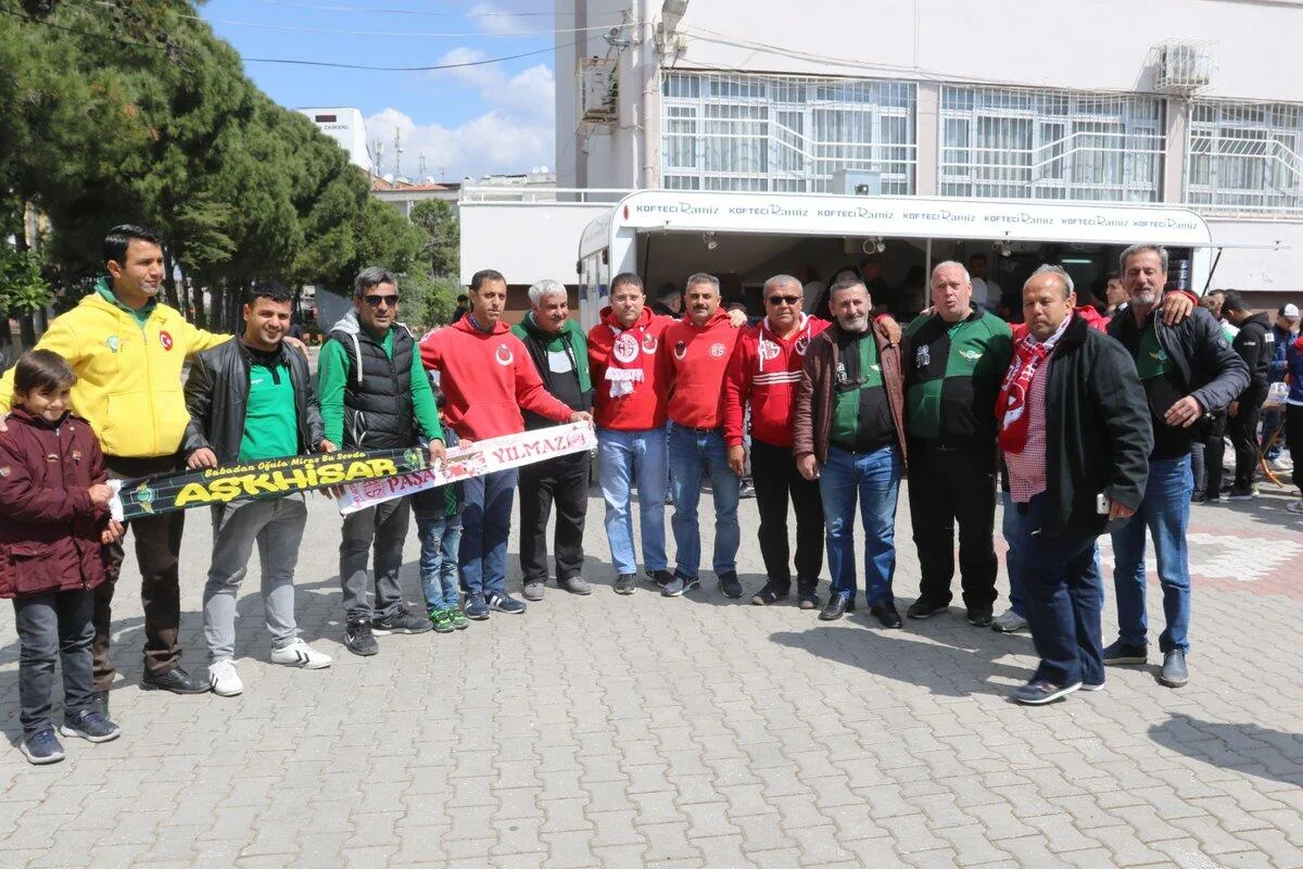 Antalyaspor taraftarına pideli köfte ikramı
