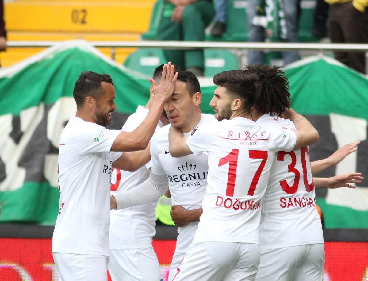Akhisarspor 1 – 2 Antalyaspor