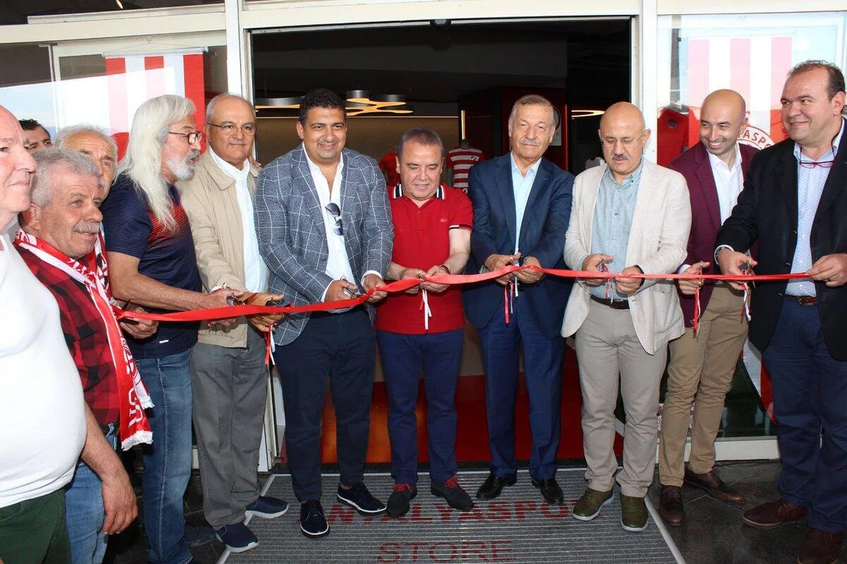 Antalyaspor’un stadyum mağazası açıldı