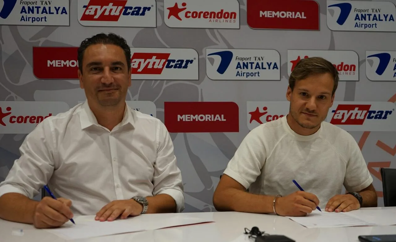 Deni Milosevic, gece yarısı operasyonuyla Antalyaspor’da