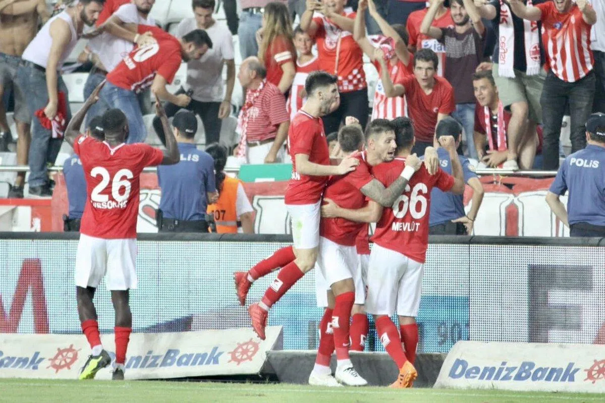 Antalyaspor’un gözü zirvede! Liderlik maçı!