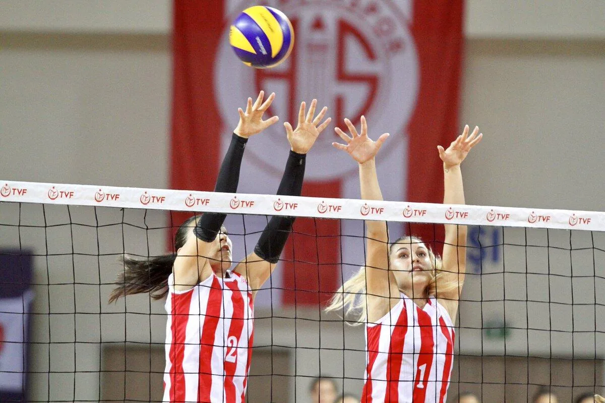 Antalyaspor Voleybol Takımı sezona mutlu başladı