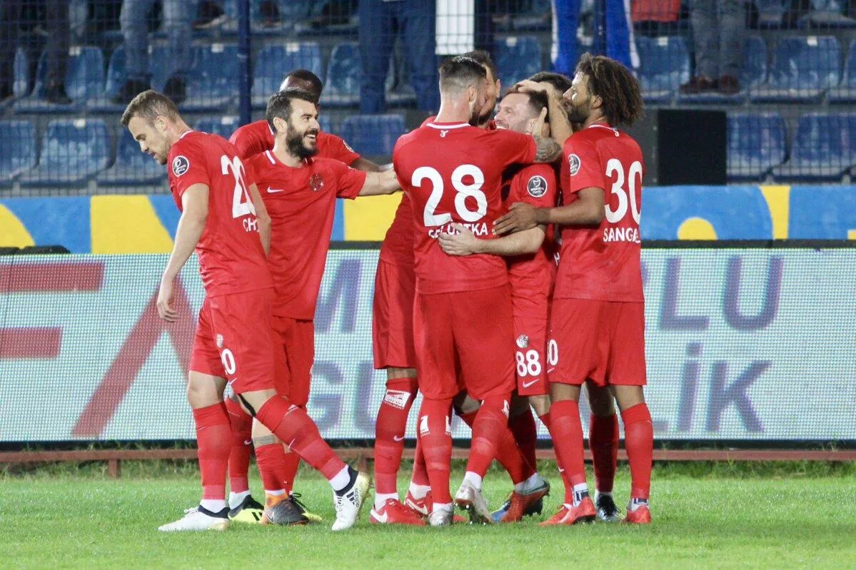 Antalyaspor duran toplarla gülüyor