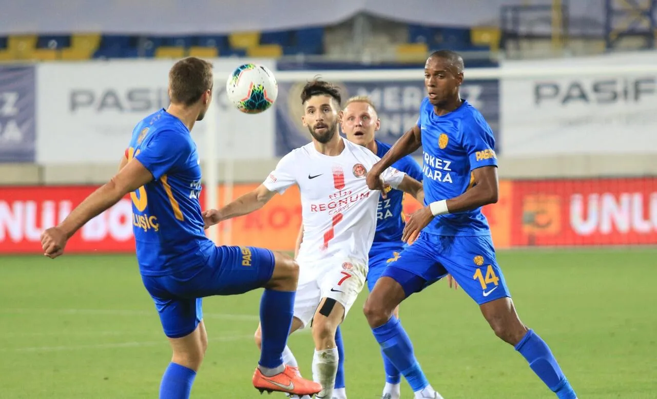 Antalyaspor 4. kez Türkiye Kupası’nda yarı finalde