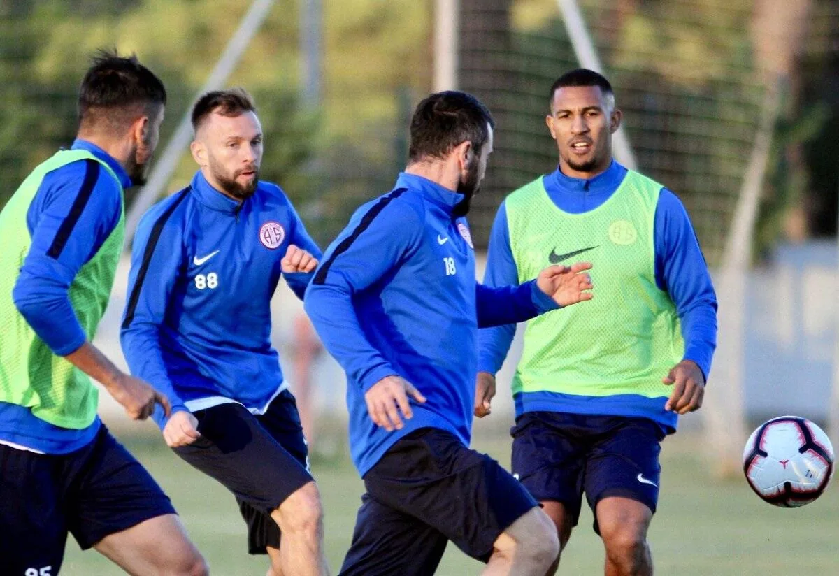 Antalyaspor’un Trabzonspor maçı kadrosu belli oldu