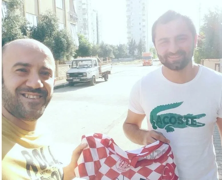 Kaptanın forması okulda sergilenecek