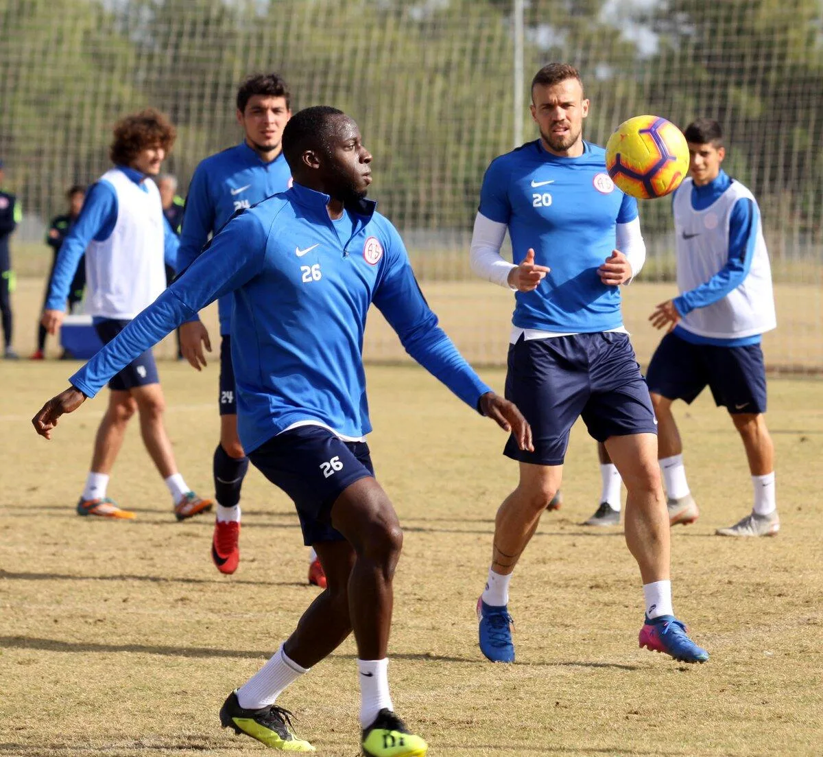 Antalyaspor’da Erzurumspor maçı kadrosunda 6 isim yer almadı