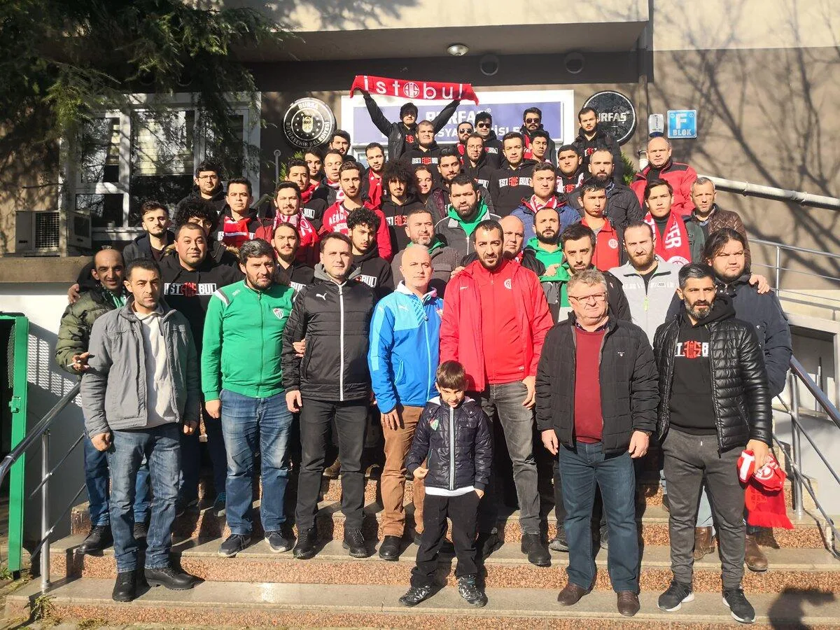 Bursaspor ve Antalyaspor taraftarlarından dostluk mesajı