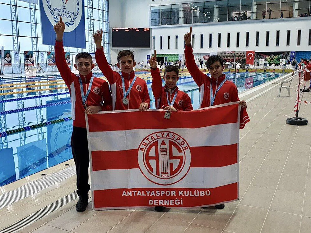 Antalyaspor’da yüzme takımından üst üste başarı