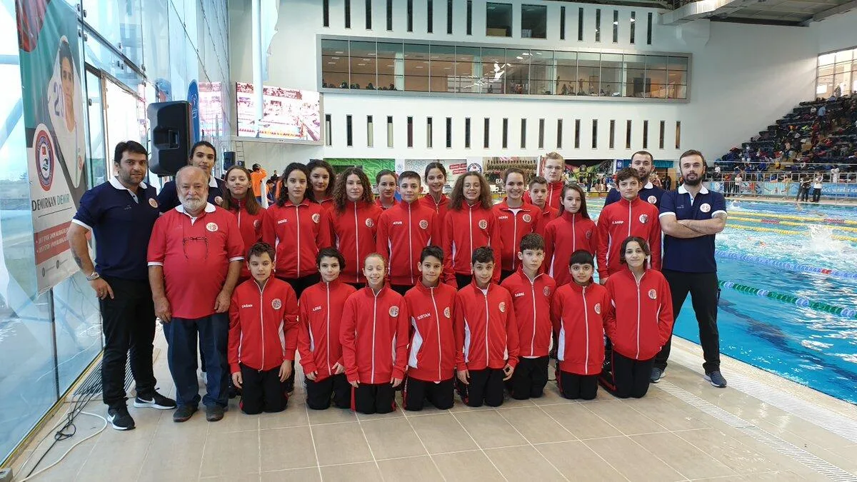 Antalyaspor Yüzme Takımı Trabzon’dan madalyalarla döndü