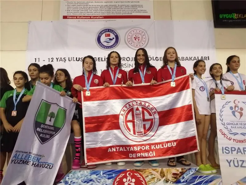 Antalyaspor Yüzme Takımı madalyaları topladı