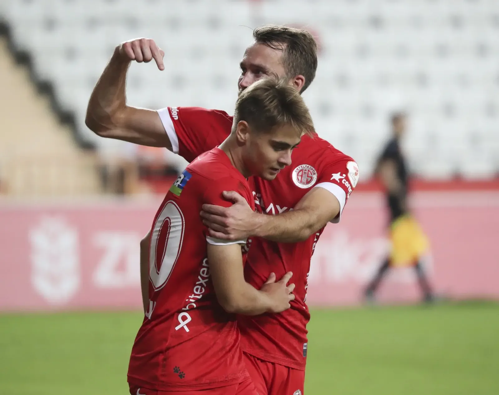 Emre Uzun’dan Antalyaspor’a ihtar