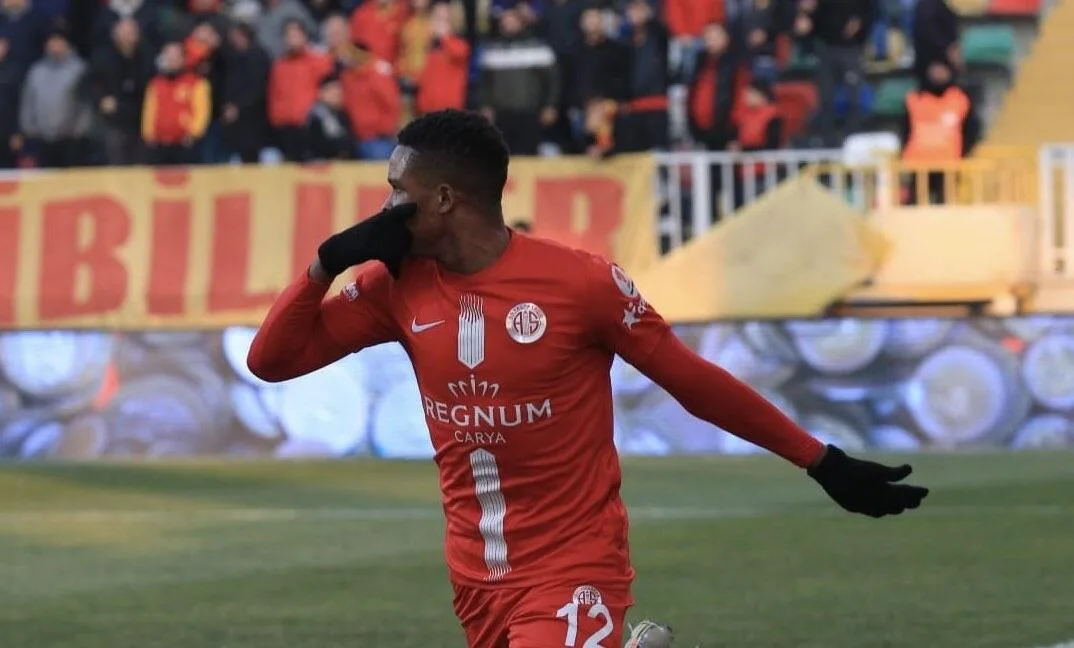 Göztepe 2 – 2 Antalyaspor