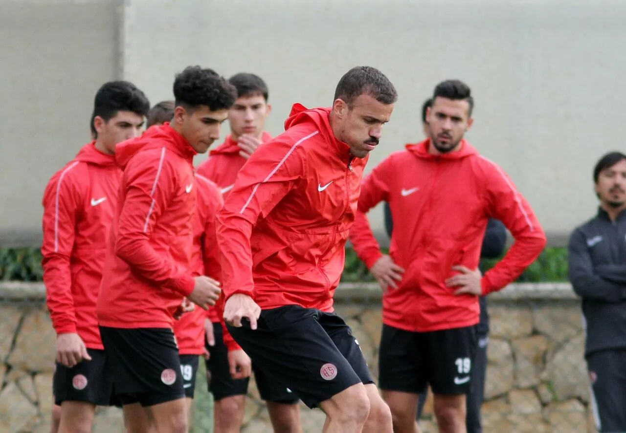 Antalyaspor’da koronavirüs tatili uzadı